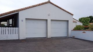 Porte-de-garage-Sectionnelle-Horizontale-blanc.jpg