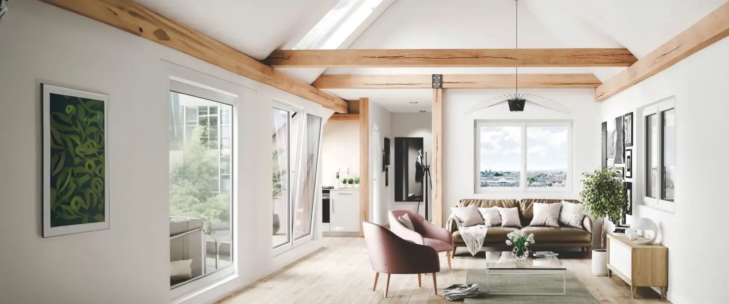 Un salon lumineux et moderne avec des poutres apparentes en bois, des fauteuils roses, un canapé beige et une grande fenêtre offrant une vue sur