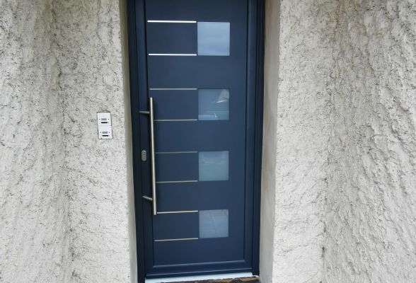 Porte d'entrée en aluminium gris anthracite