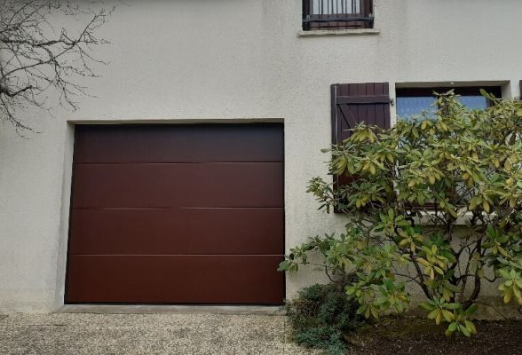 Porte de garage sectionnelle plafond TRYBA.