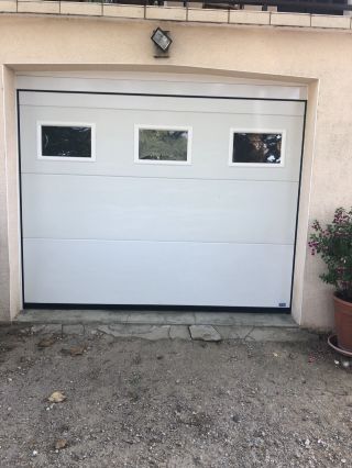 Porte de garage sectionnelle plafond motorisée